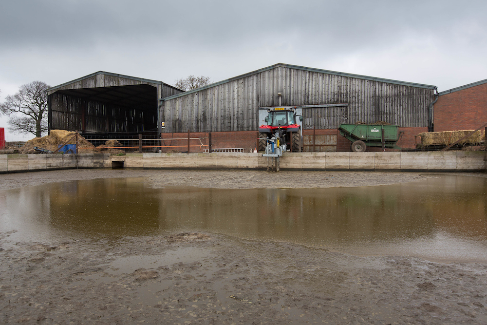 Agitator working on a slurry lagoon